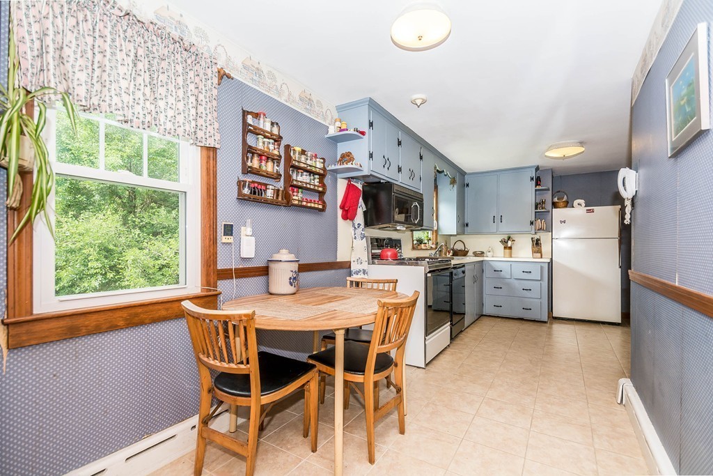 22 Erlin Road Chelmsford, MA 01824 - Photo 5 of 19