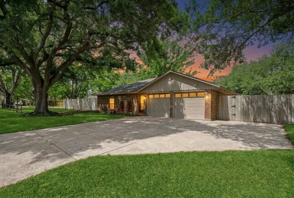 $239,900 | 3930 Tumbleweed Lane, Baytown, TX 77521