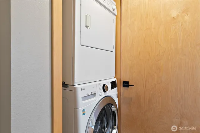 $349,000 | 827 Hiawatha Place South, Unit 402, Seattle, WA 98144