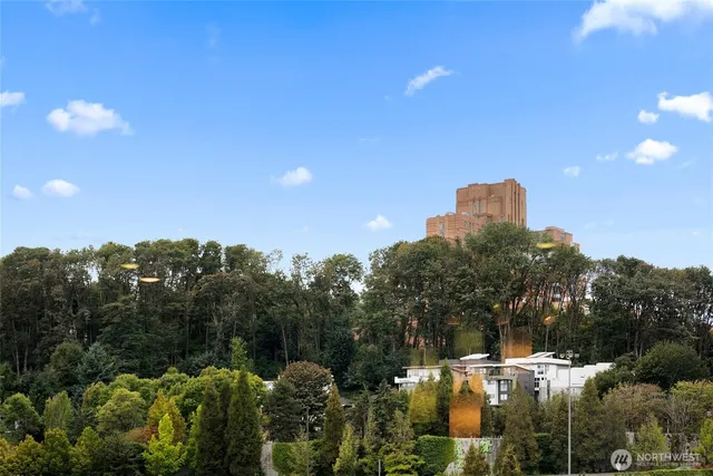 $349,000 | 827 Hiawatha Place South, Unit 402, Seattle, WA 98144