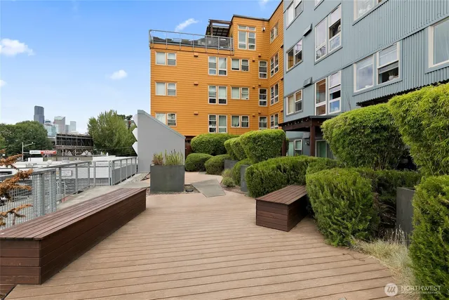 $349,000 | 827 Hiawatha Place South, Unit 402, Seattle, WA 98144
