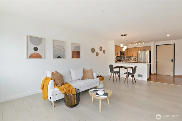 $349,000 | 827 Hiawatha Place South, Unit 402, Seattle, WA 98144