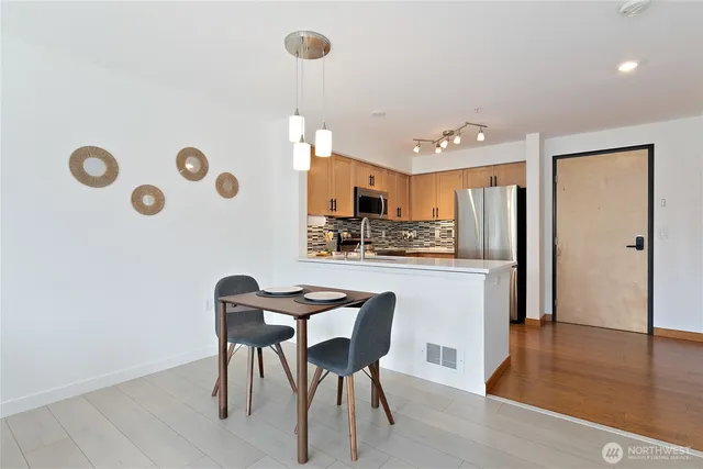 $349,000 | 827 Hiawatha Place South, Unit 402, Seattle, WA 98144