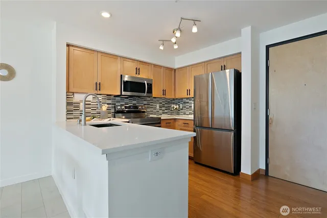 $349,000 | 827 Hiawatha Place South, Unit 402, Seattle, WA 98144