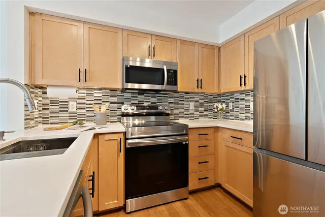 $349,000 | 827 Hiawatha Place South, Unit 402, Seattle, WA 98144