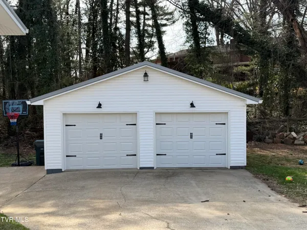 $327,900 | 114 Mayor Avenue, Greeneville, TN 37745