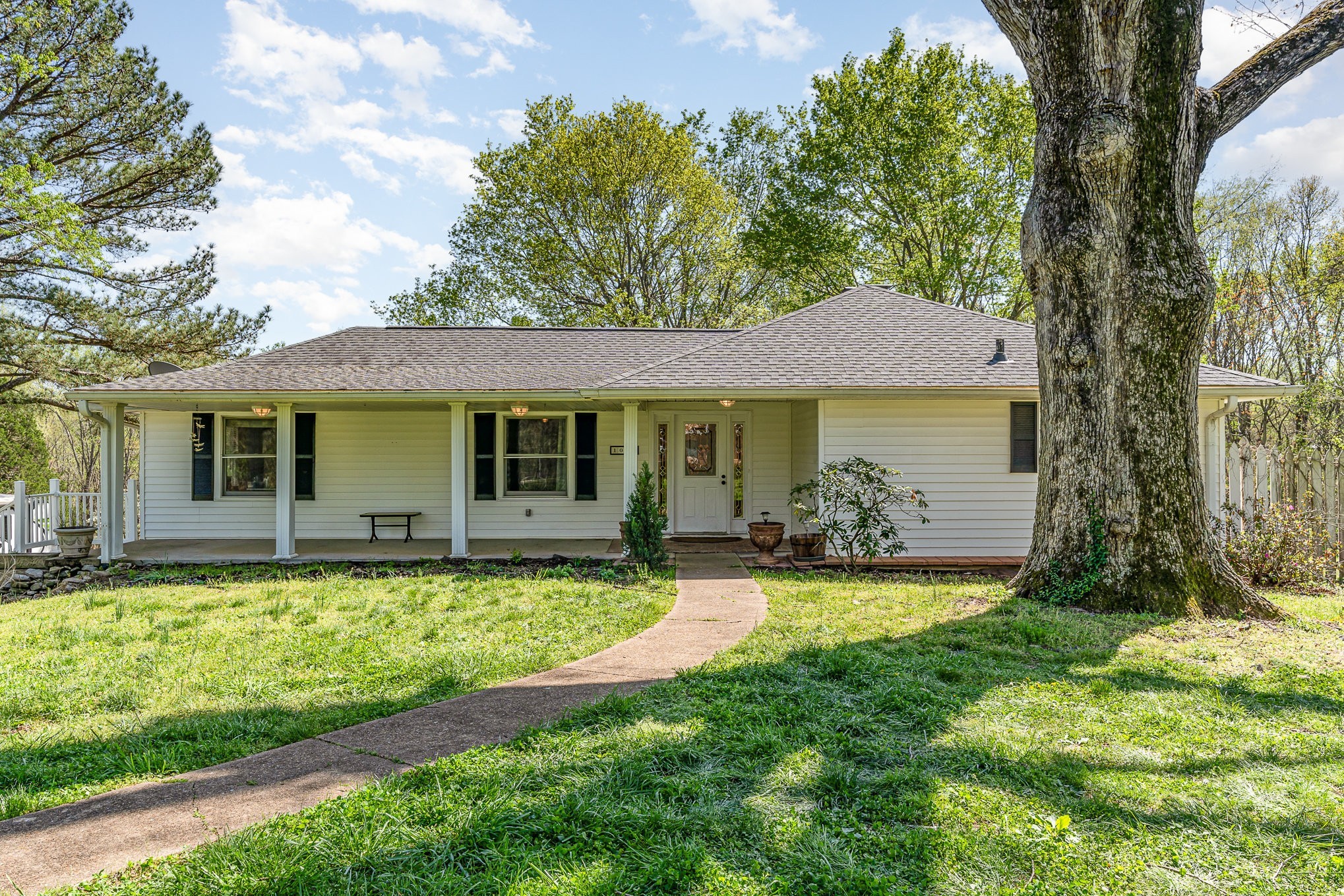 1029 Cumberland Heights Road Clarksville, TN 37040 - Photo 2 of 34 a view of a house with a yard