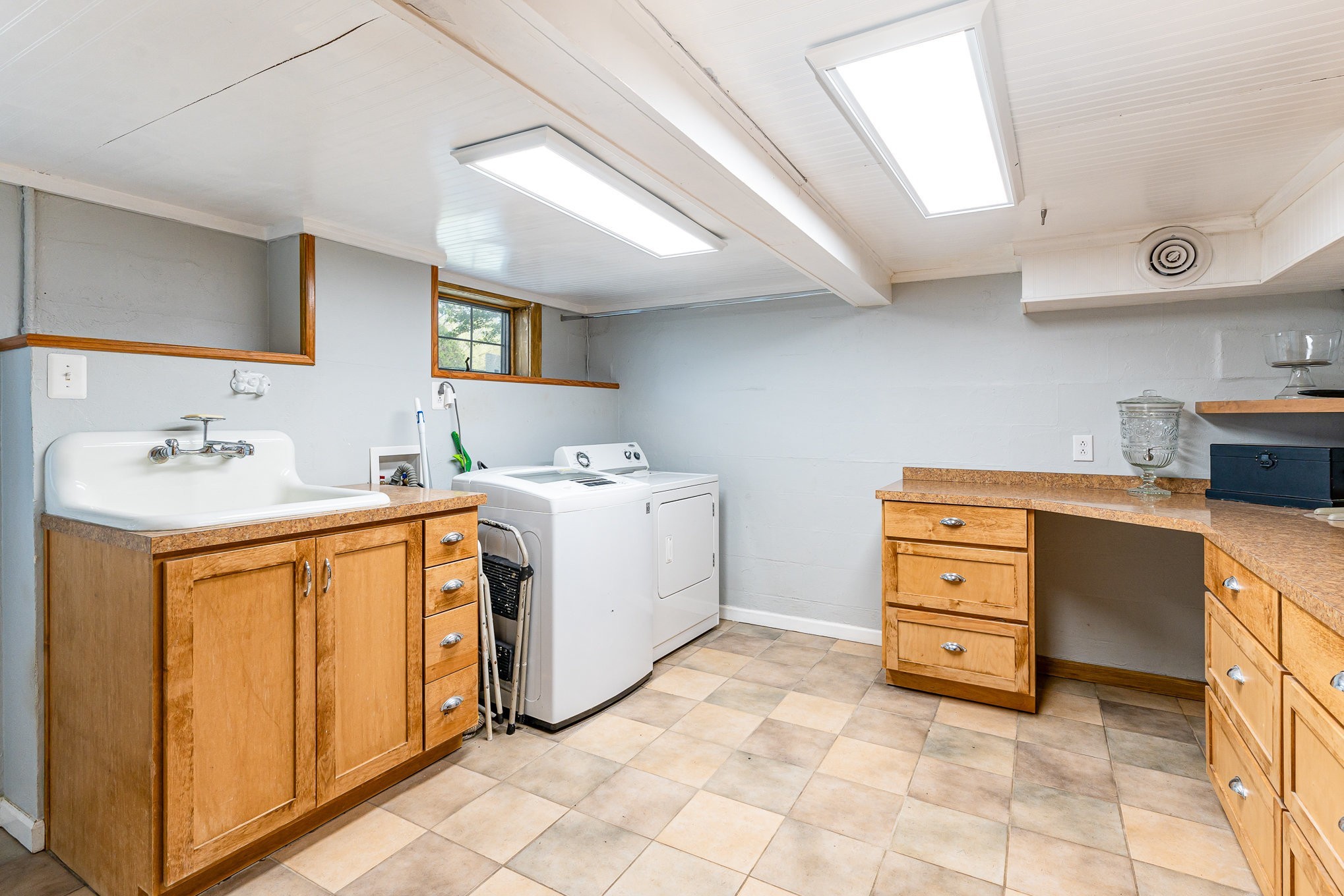 1029 Cumberland Heights Road Clarksville, TN 37040 - Photo 24 of 34 a utility room with cabinets washer and dryer