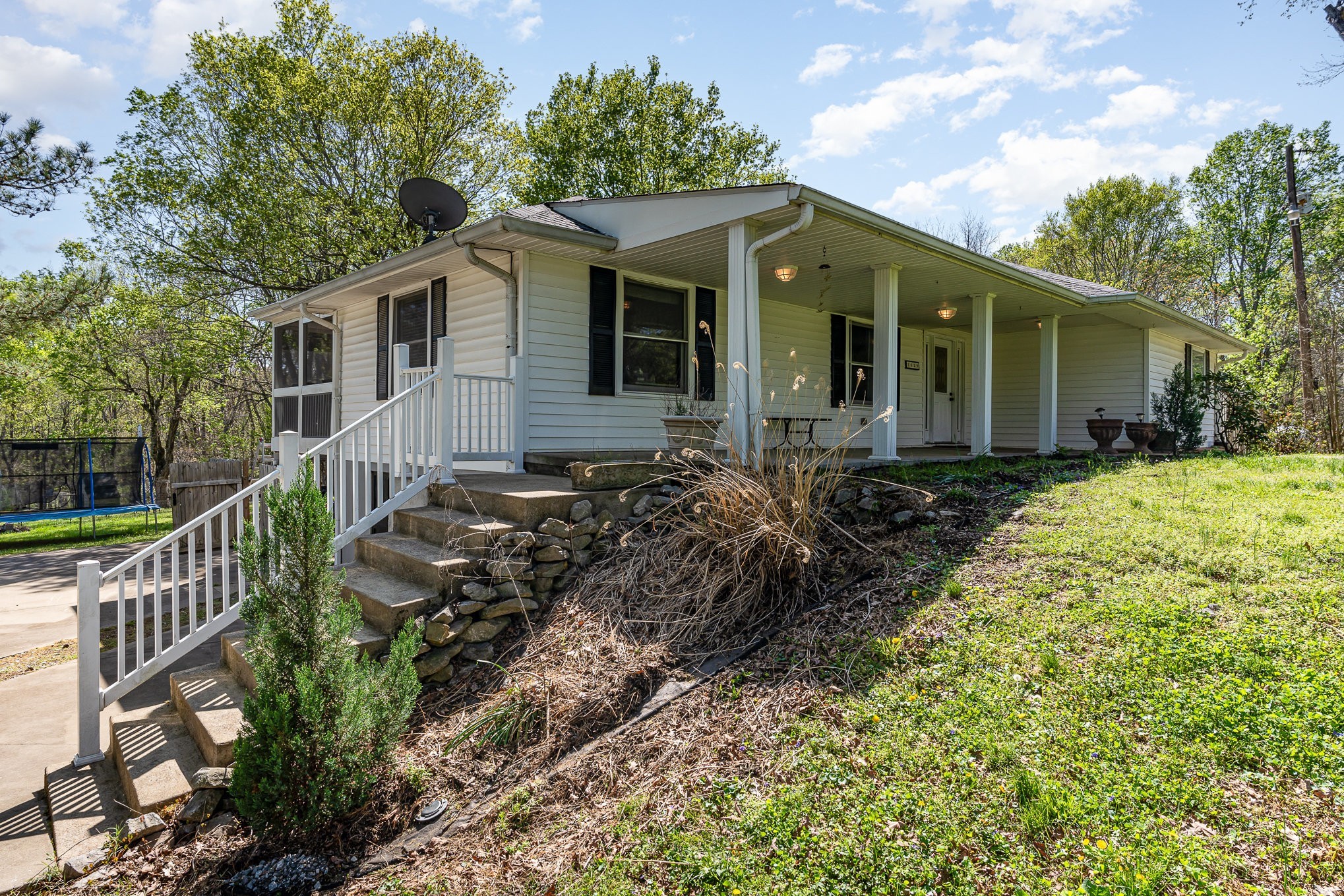1029 Cumberland Heights Road Clarksville, TN 37040 - Photo 27 of 34 a front view of house with yard and green space