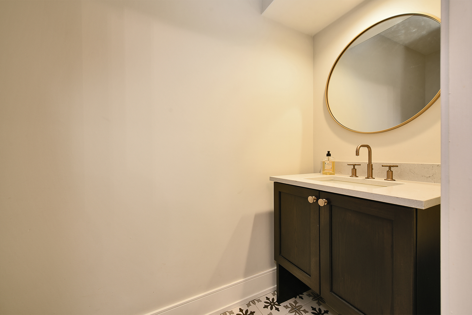 688 Thompson's Way Inverness, IL 60067 - Photo 16 of 34 a bathroom with a sink and a mirror