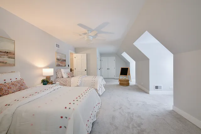 $1,099,000 | 688 Thompson's Way, Inverness, IL 60067