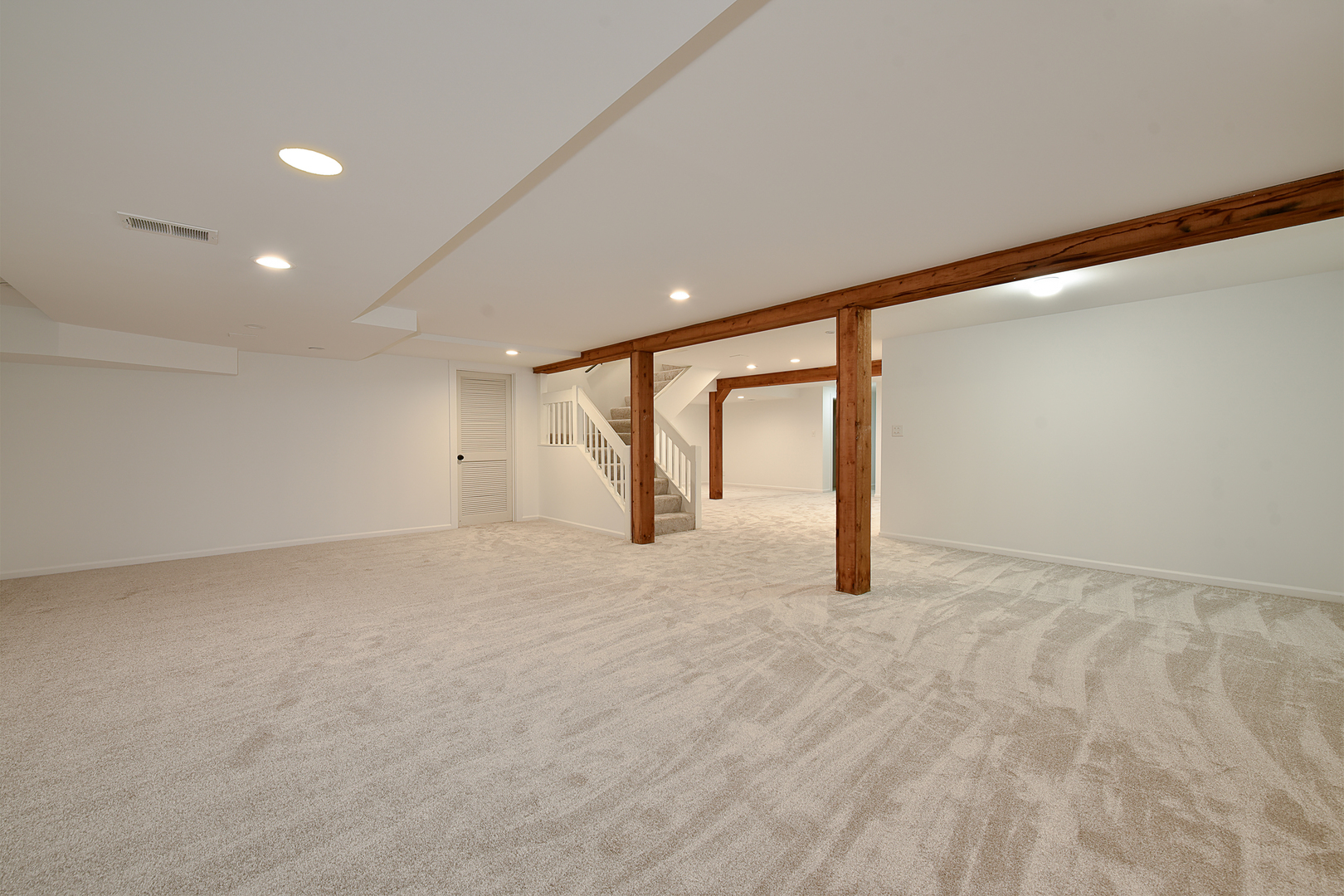 688 Thompson's Way Inverness, IL 60067 - Photo 30 of 34 a view of an empty room