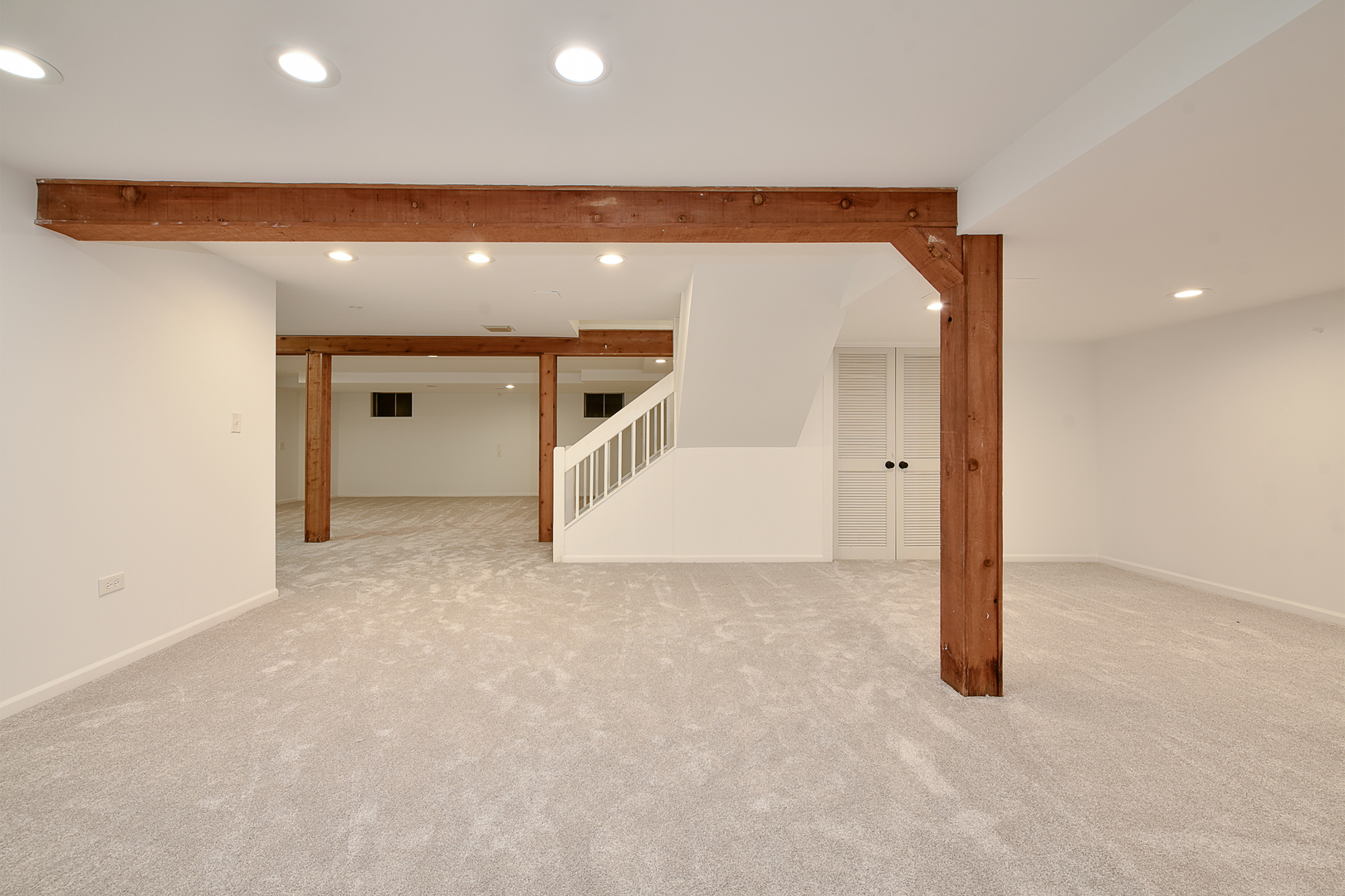 688 Thompson's Way Inverness, IL 60067 - Photo 31 of 34 a view of a room with a ceiling fan