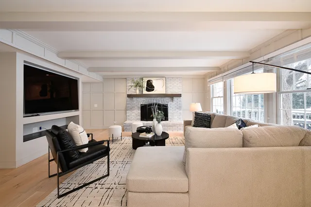 $1,099,000 | 688 Thompson's Way, Inverness, IL 60067