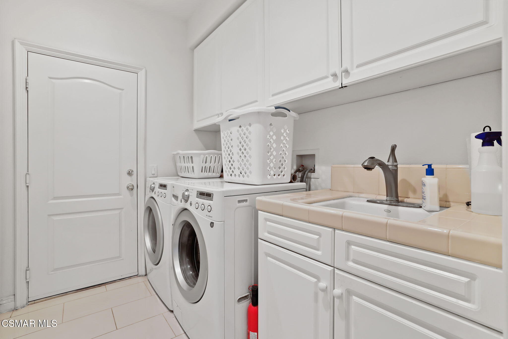 20253 Vía Galileo Porter Ranch, CA 91326 - Photo 20 of 41 a utility room with dryer and washer