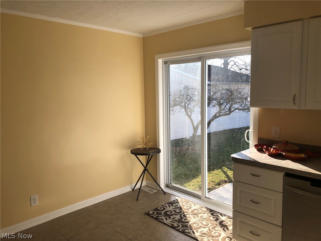 1582 Lander Road Cleveland, OH 44124 - Photo 14 of 32