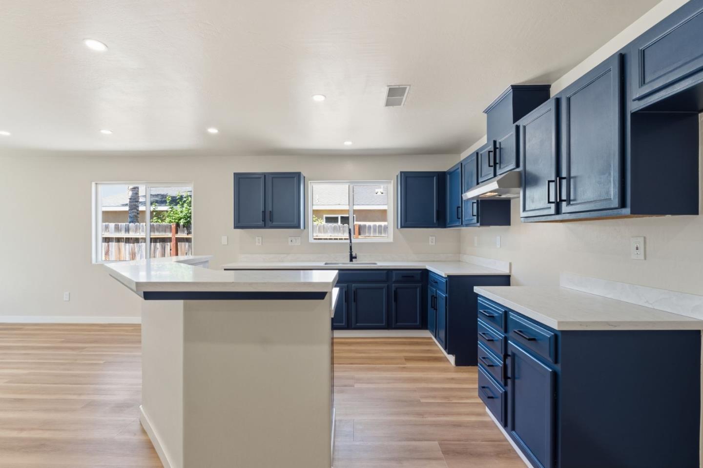 3709 Harris Road Bakersfield, CA 93313 - Photo 9 of 42