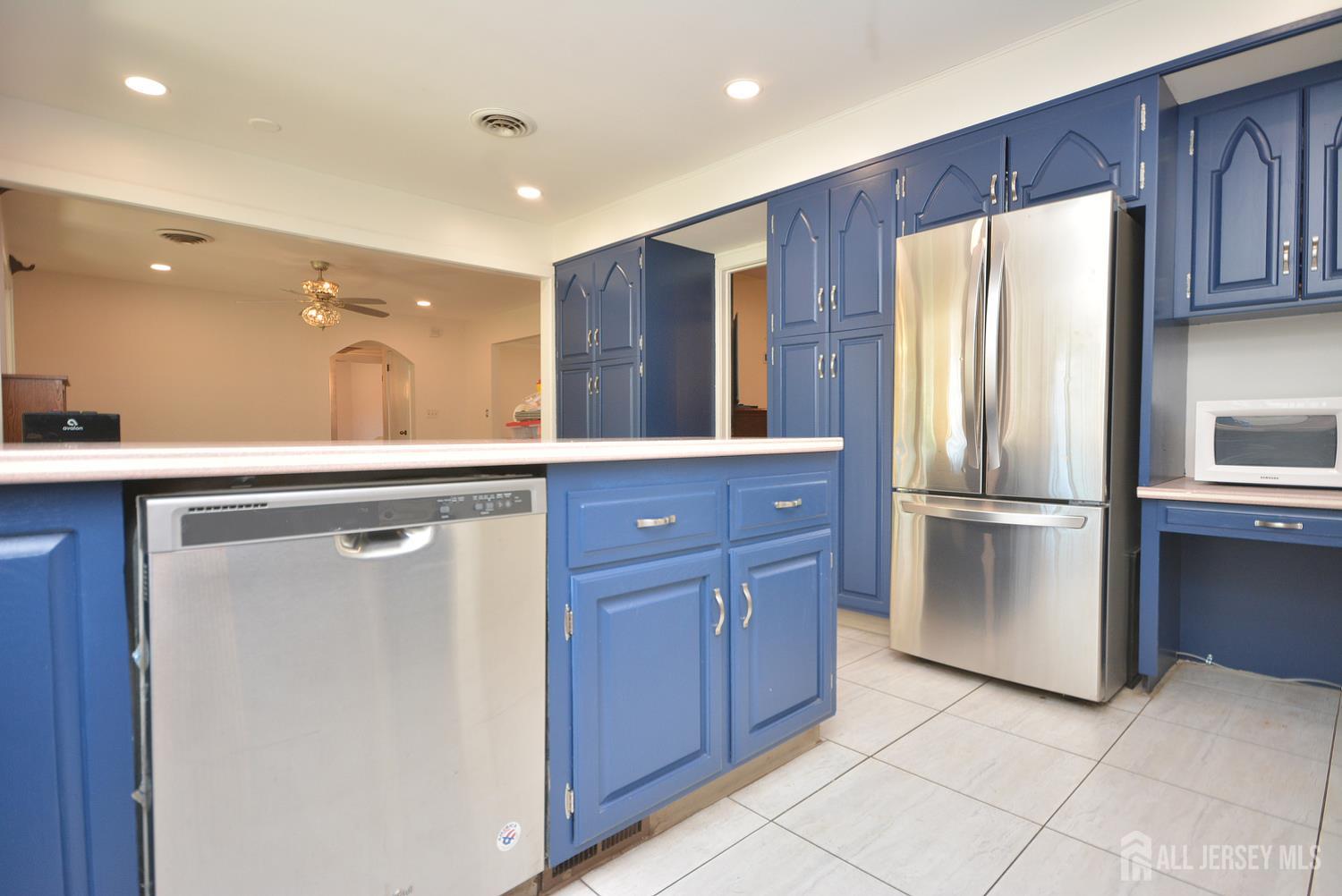 620 South Randolphville Road Piscataway, NJ 08854 - Photo 2 of 24