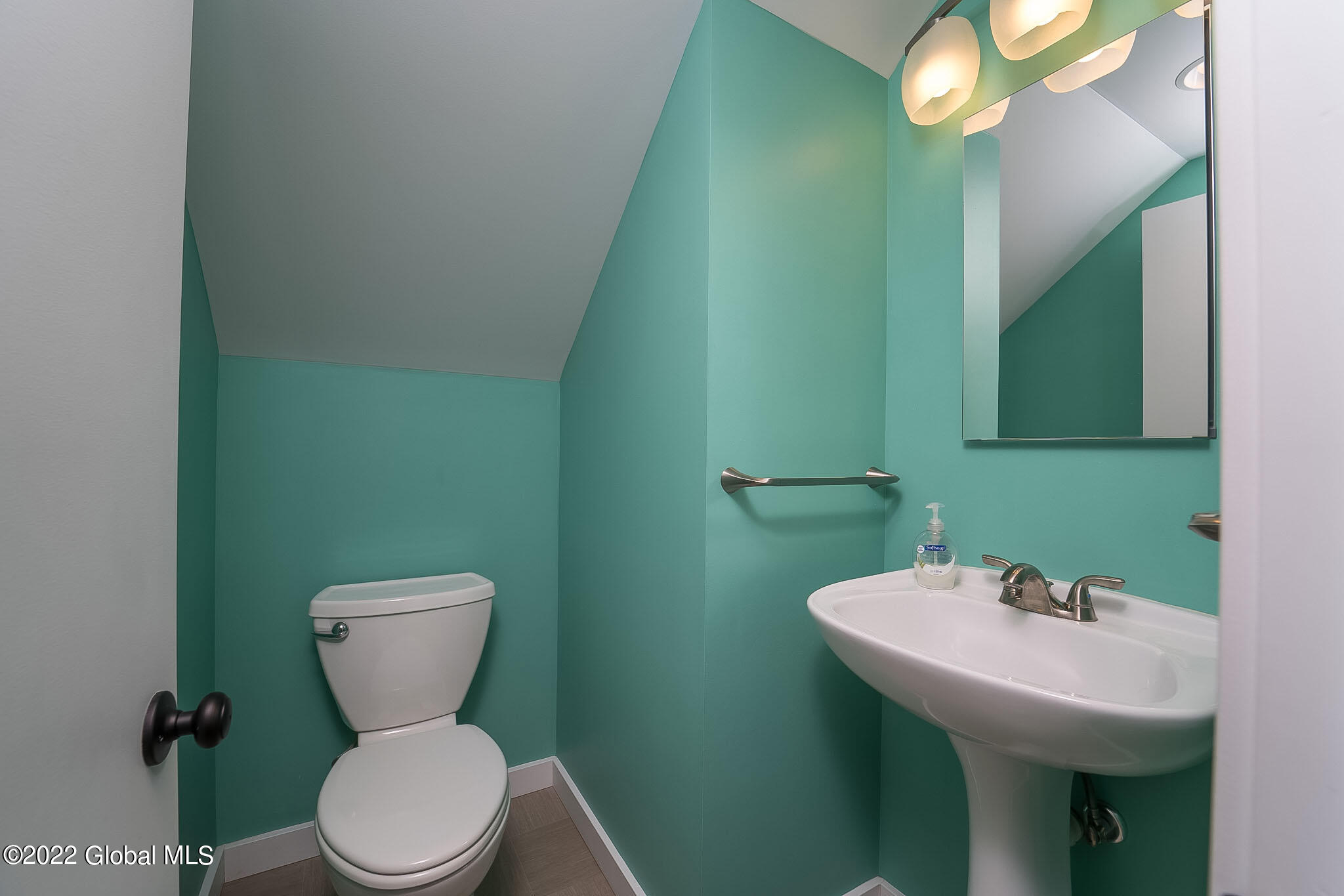 19 Wellington Road Bethlehem, NY 12054 - Photo 26 of 45 053-19-Wellington-Rd