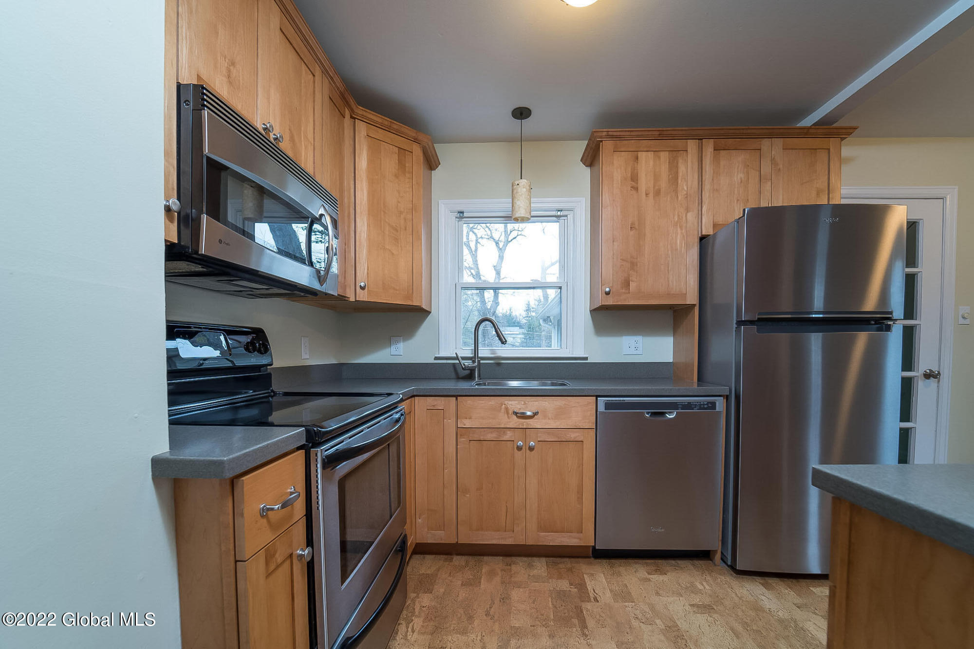 19 Wellington Road Bethlehem, NY 12054 - Photo 9 of 45 013-19-Wellington-Rd