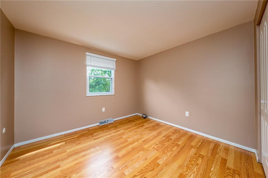 94 Buckhill Road Pittsburgh, PA 15237 - Photo 17 of 25 Gallery Image 17