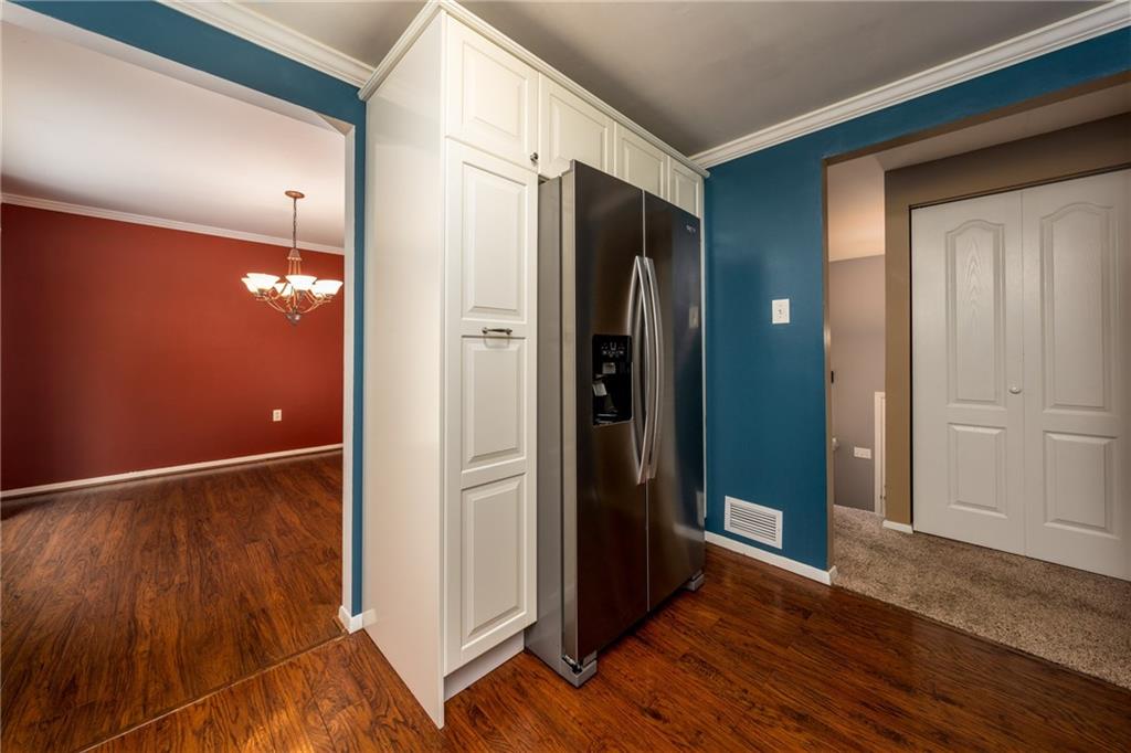94 Buckhill Road Pittsburgh, PA 15237 - Photo 6 of 25 Gallery Image 6