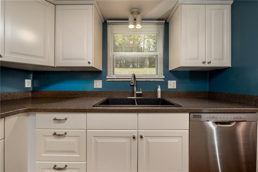 94 Buckhill Road Pittsburgh, PA 15237 - Photo 7 of 25 Gallery Image 7