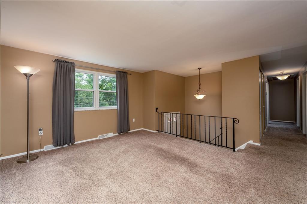 94 Buckhill Road Pittsburgh, PA 15237 - Photo 10 of 25 Gallery Image 10
