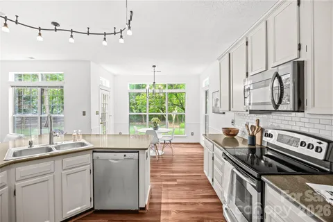 $515,000 | 3213 Crescent Knoll Drive, Matthews, NC 28105