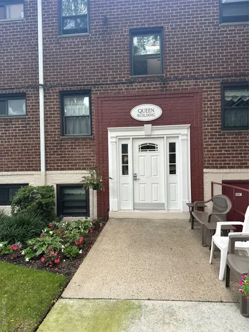 $399,000 | 91 Tulip Avenue, Unit E2, Floral Park, NY 11001