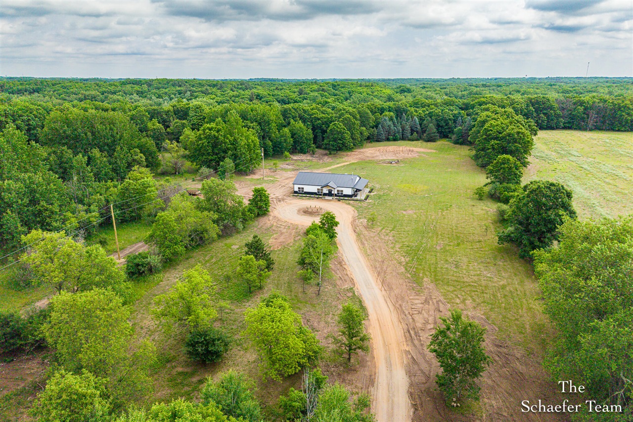5227 Johnson Road Greenville, MI 48838 - Photo 2 of 33