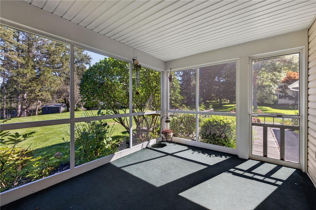 4 Countryside Road Perinton, NY 14450 - Photo 17 of 38 Screened in porch