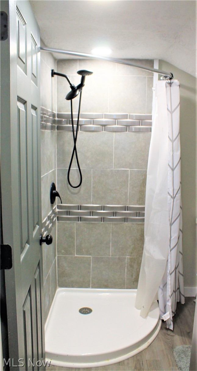 291 Cummings Road Vermilion, OH 44089 - Photo 20 of 24 Second Floor Shower