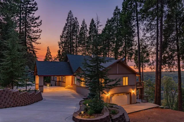 a view of a large window with an outdoor view