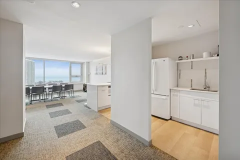 $239,900 | 2728 North Hampden Court, Unit 910, Chicago, IL 60614