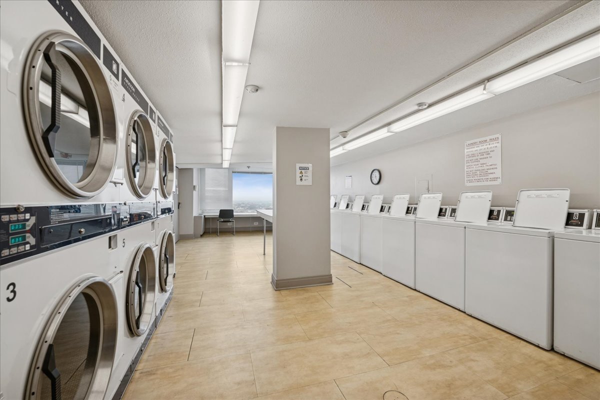 2728 North Hampden Court, Unit 910 Chicago, IL 60614 - Photo 14 of 15 a hallway with a washer and dryer
