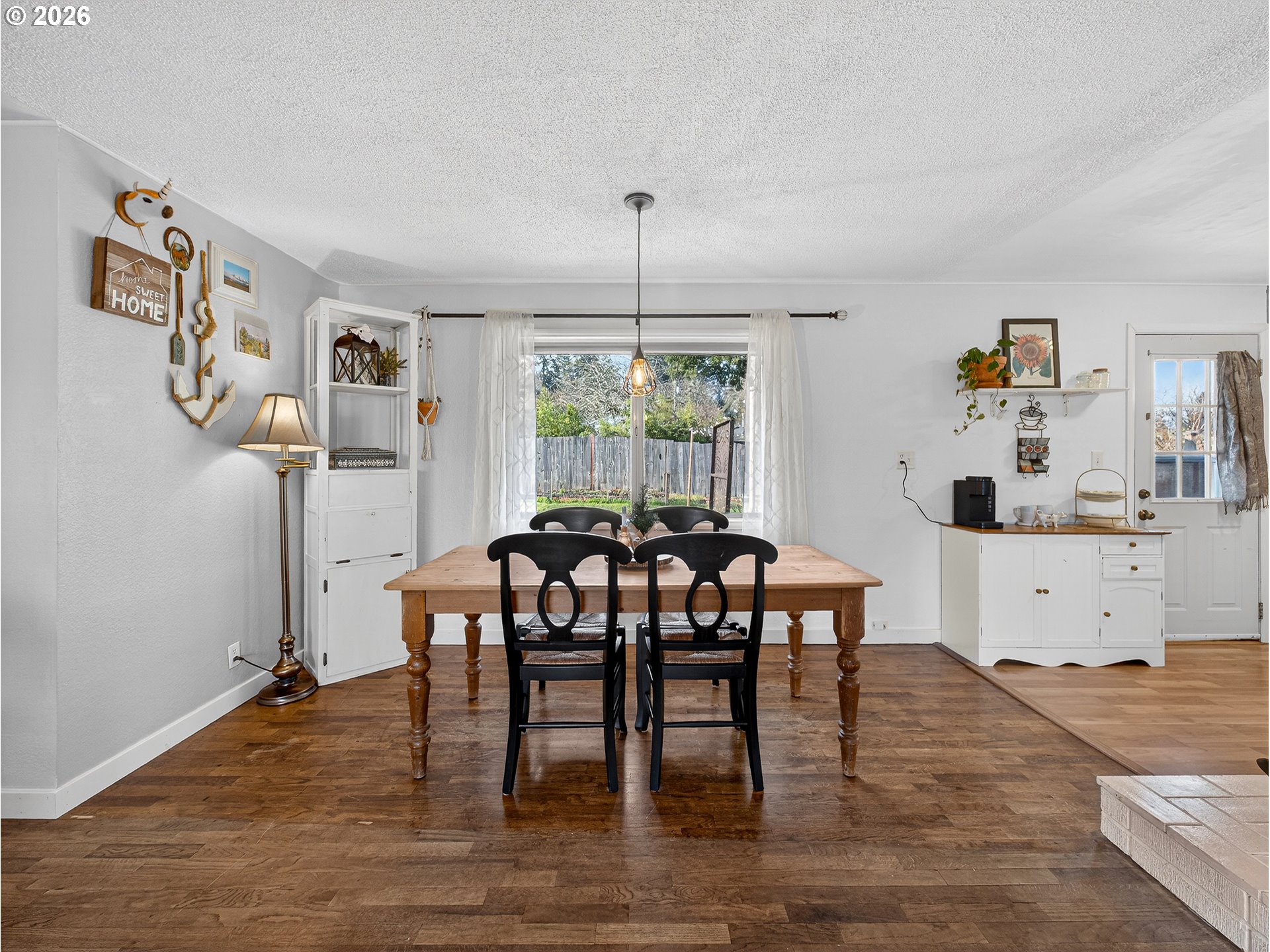2230 Cleveland Street Eugene, OR 97405 - Photo 15 of 37 a dining room with furniture and window
