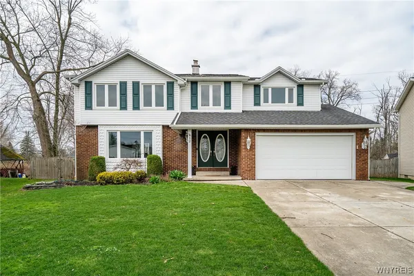 $449,999 | 12 Old Farm Court, Cheektowaga, NY 14043