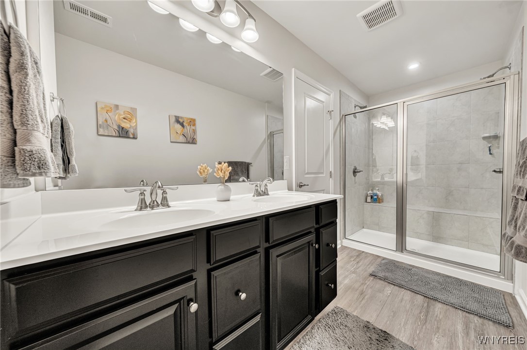 3581 Big Tree Road, Unit 29 29 Hamburg, NY 14075 - Photo 19 of 42 Primary Full Bath (1)