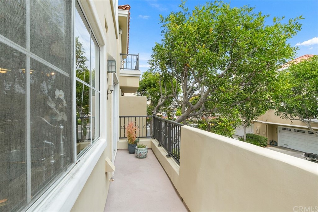 6051 Shadowbrook Circle Huntington Beach, CA 92648 - Photo 23 of 42 a view of balcony with a potted plant