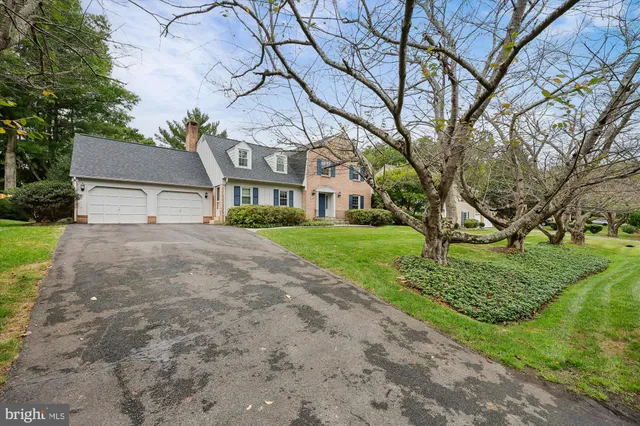 $1,300,000 | 8112 Buckspark Lane East, Potomac, MD 20854