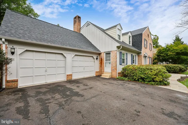 $1,300,000 | 8112 Buckspark Lane East, Potomac, MD 20854