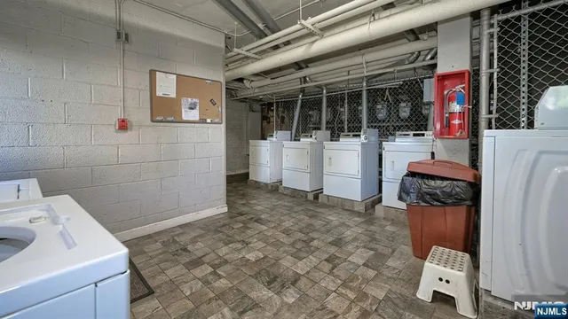 $274,900 | 2345 Linwood Avenue, Unit 5D, Fort Lee, NJ 07024