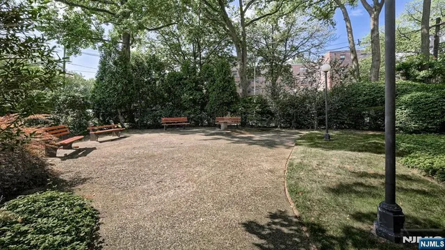 $274,900 | 2345 Linwood Avenue, Unit 5D, Fort Lee, NJ 07024