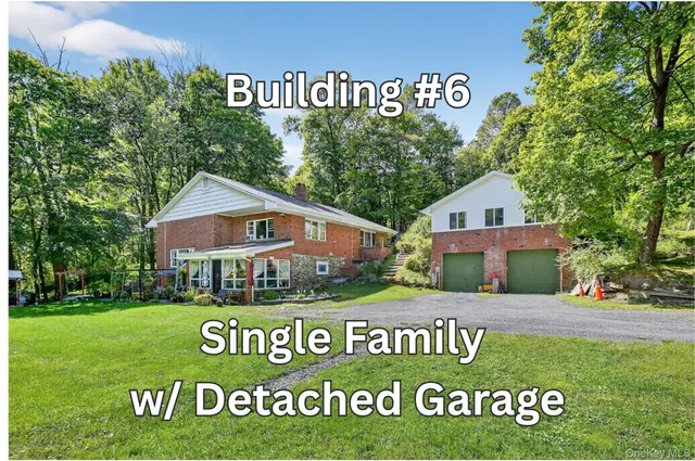 a view of front of a house with a yard