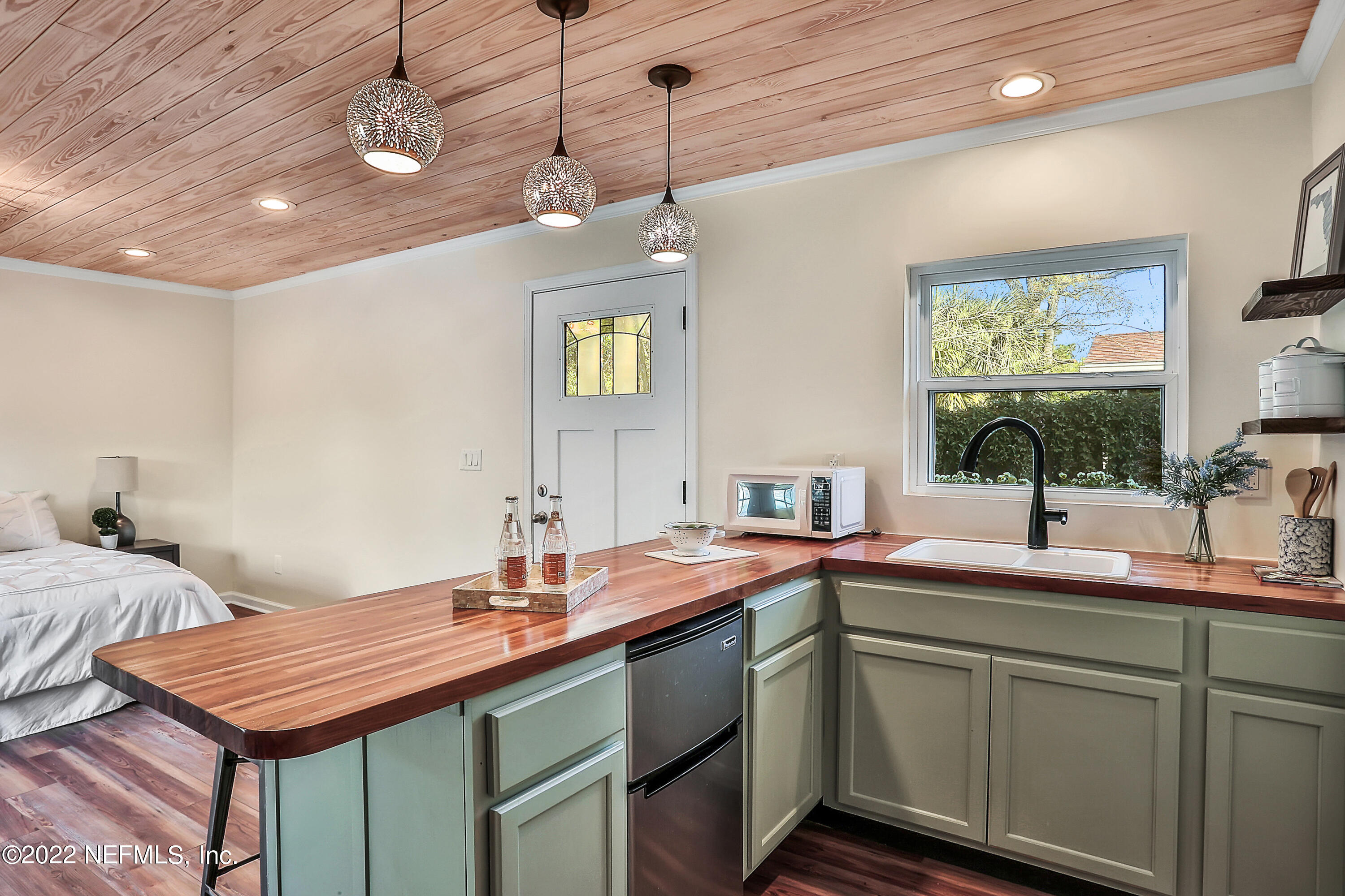3518 Eunice Road Jacksonville, FL 32250 - Photo 22 of 32 Kitchenette