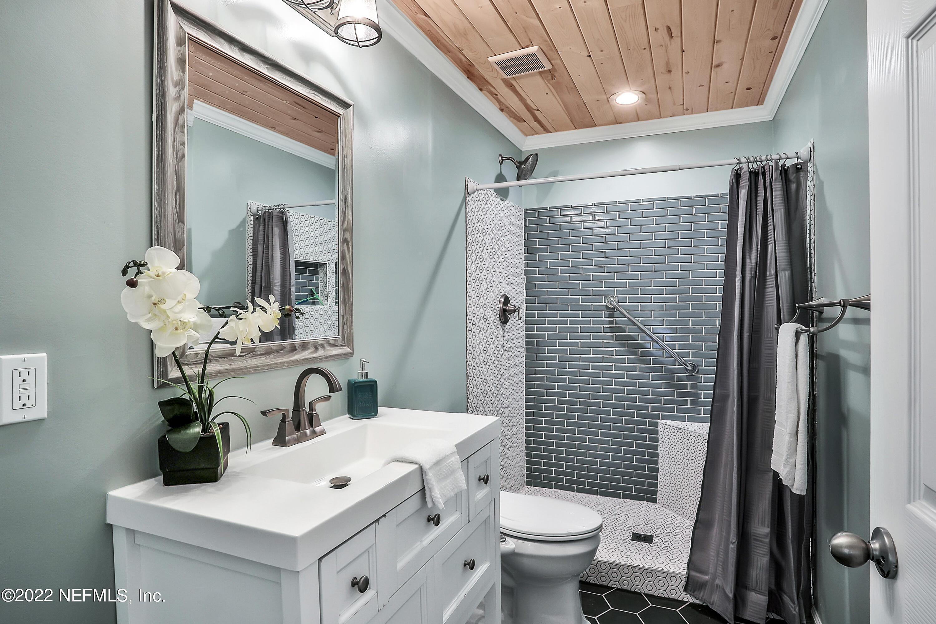 3518 Eunice Road Jacksonville, FL 32250 - Photo 24 of 32 MIL suite bath