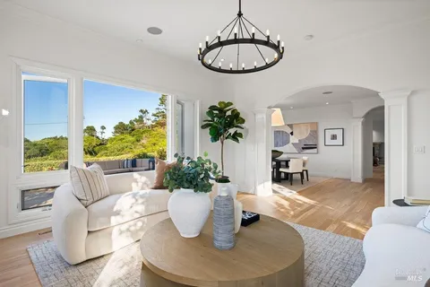 $3,500,000 | 5 Warren Court, Tiburon, CA 94920