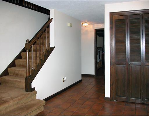 100 Yorktown Road Canonsburg, PA 15317 - Photo 4 of 18 Entry/Foyer.