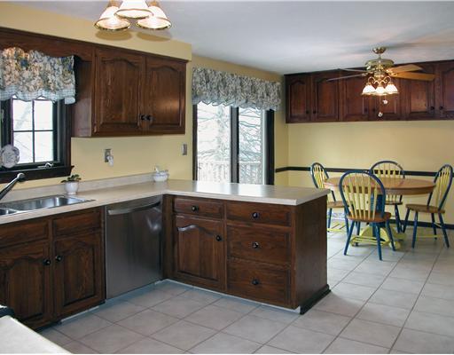 100 Yorktown Road Canonsburg, PA 15317 - Photo 7 of 18 Kitchen.